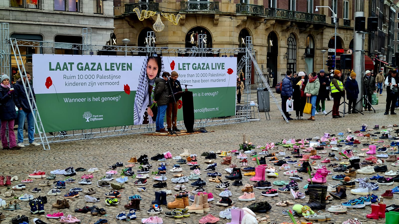 Kinderschoenen op de Dam