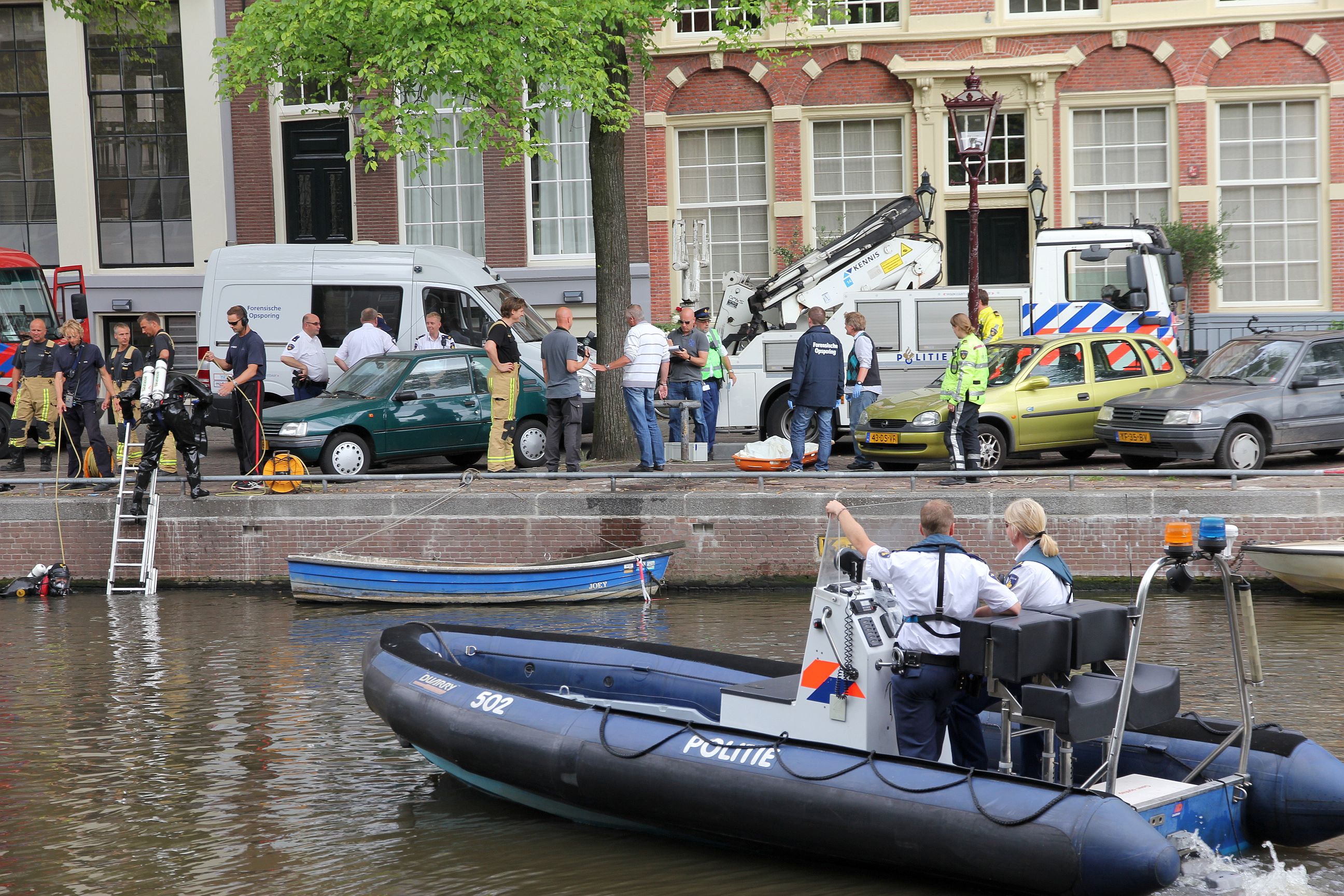 Foto van lichaam in het water | BON