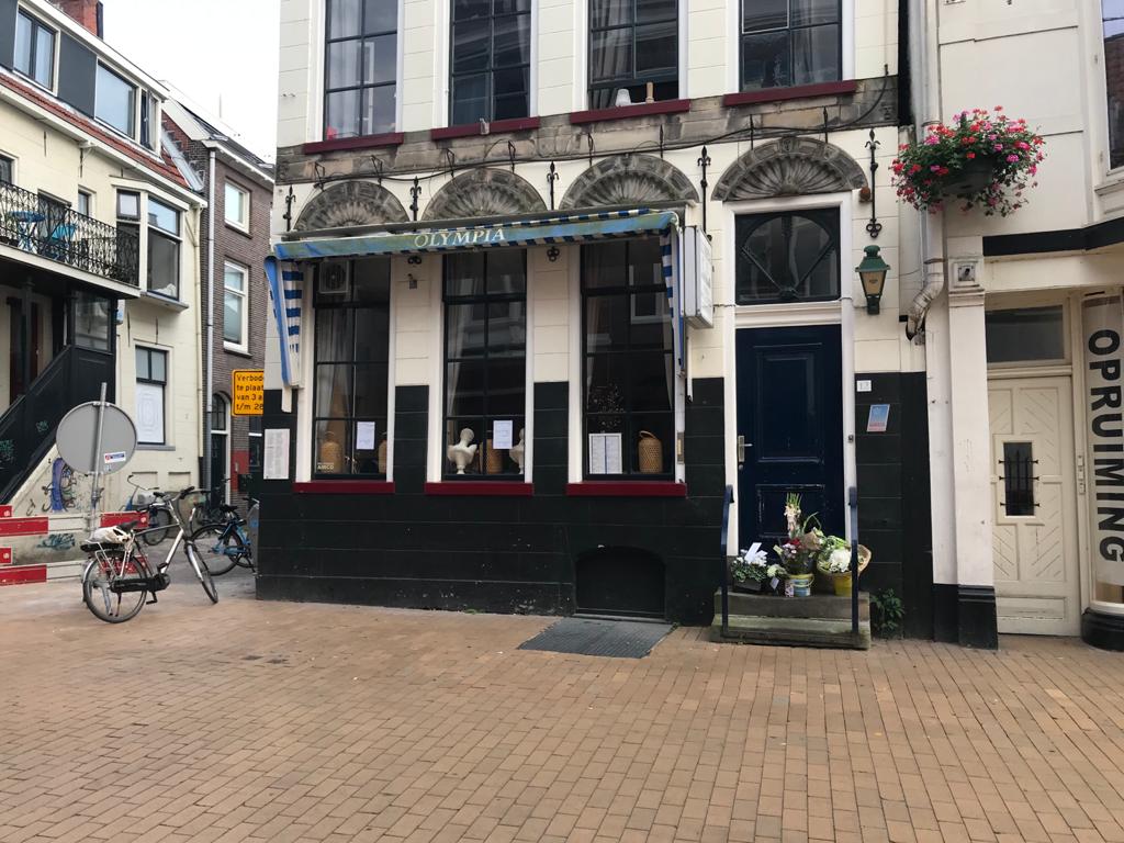 Bloemen voor restaurant Zwanenstraat