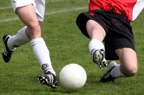 Foto van voetballers op veld | Archief FBF.nl