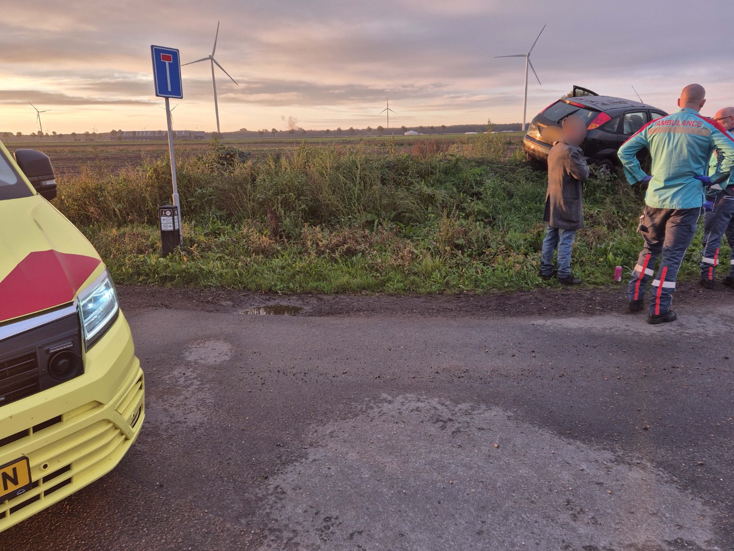 Auto parkeert op berg