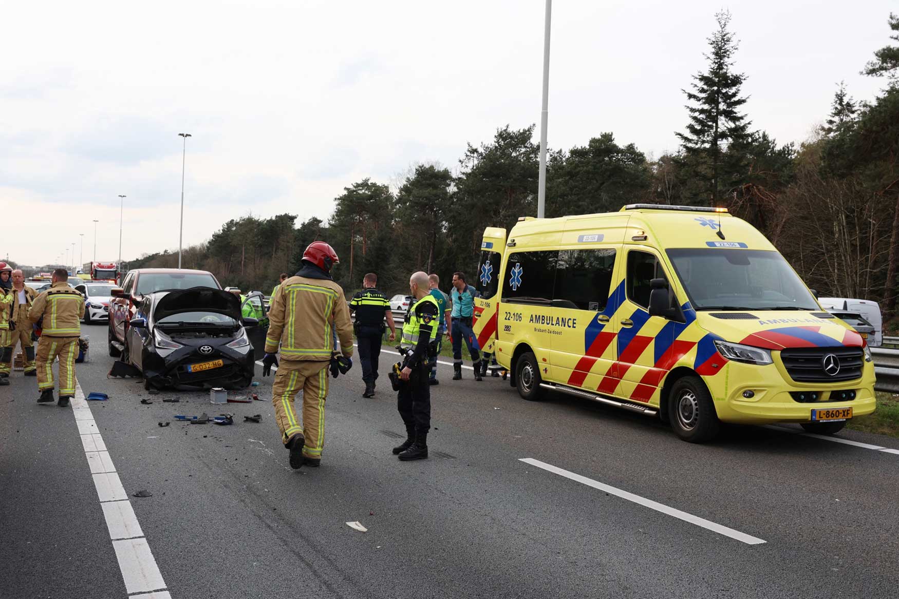 ambu-brandweer-snelweg-aanrijding