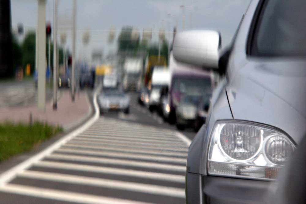 Foto van auto in file spiegel | Archief EHF