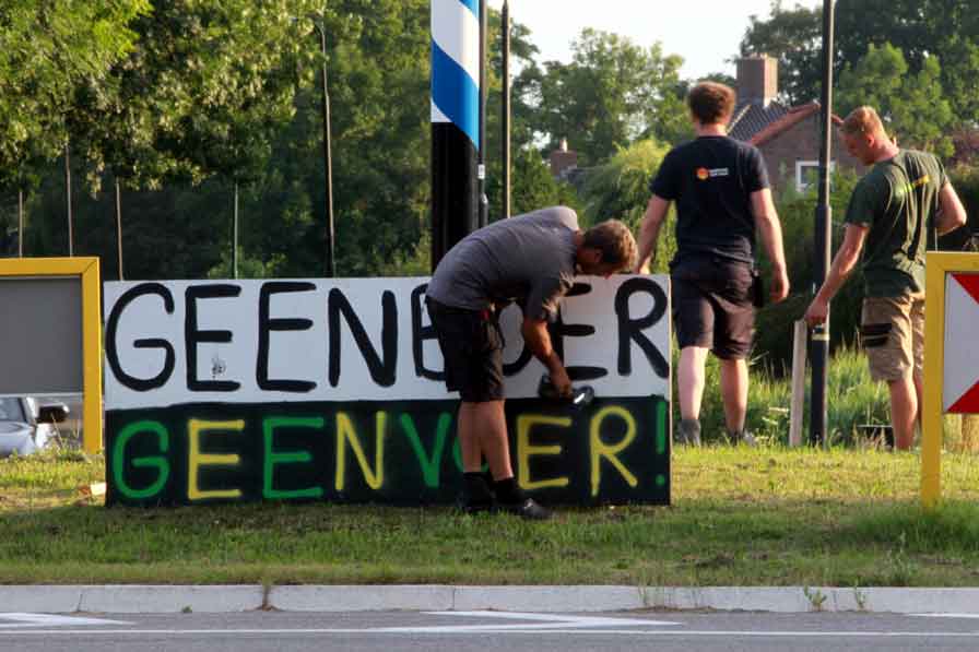 Boeren 'versieren' drukste provinciale weg N201 van Nederland uit protest