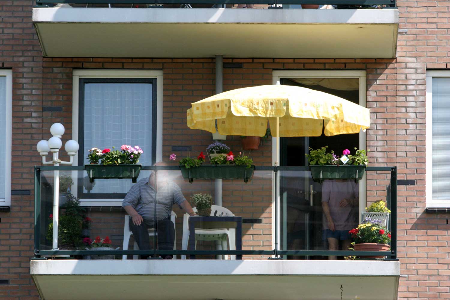 Nieuwe zorgwoningen krijgen toch weer standaard een balkon