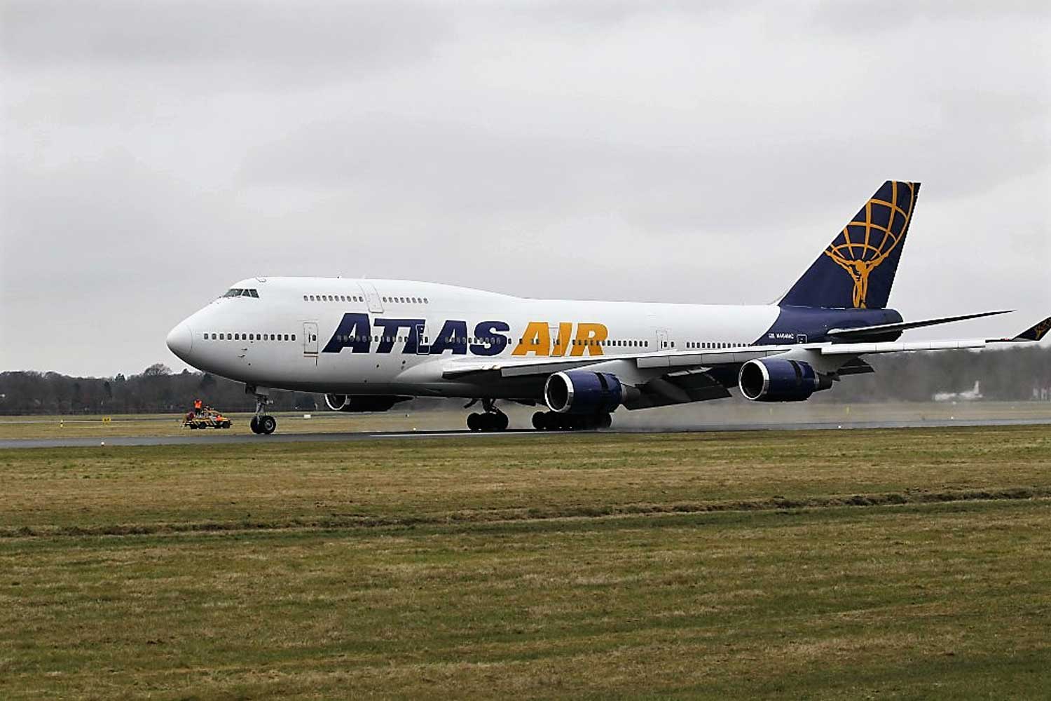 Voor het eerst een Boeing geland op airport Eelde