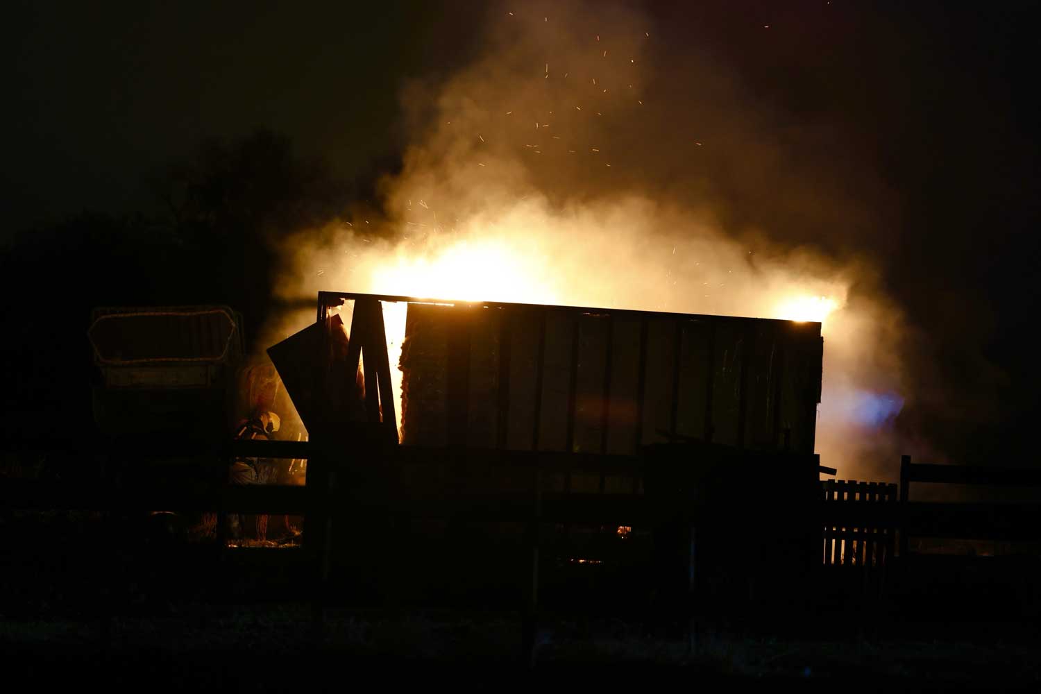 brand-bijgebouw-donker