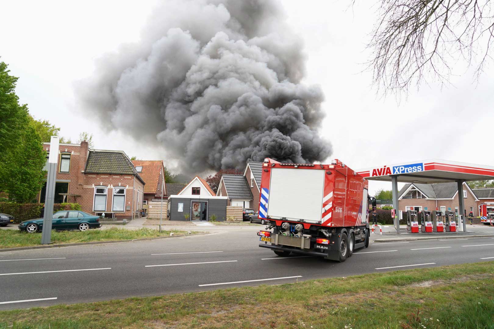 brand-rookwolken-tankstation-autoschadebedrijf