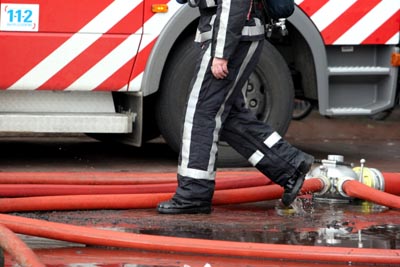 Foto van brandweerman en brandweerwagen 