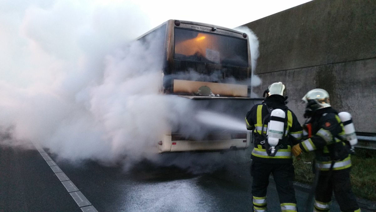 File A59 door busbrand bij Hintham