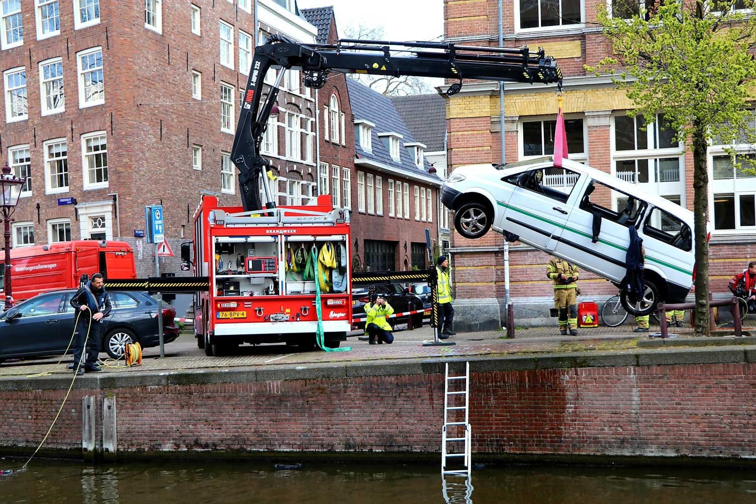 busje-water-amsterdam