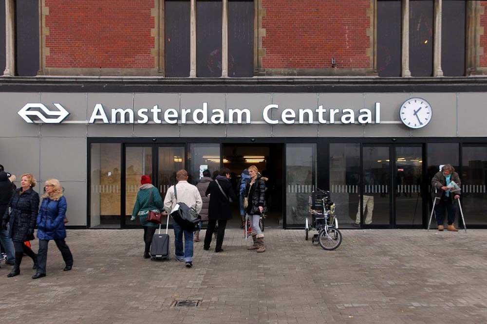 Foto van Stationsplein voor CS A'dam | BON