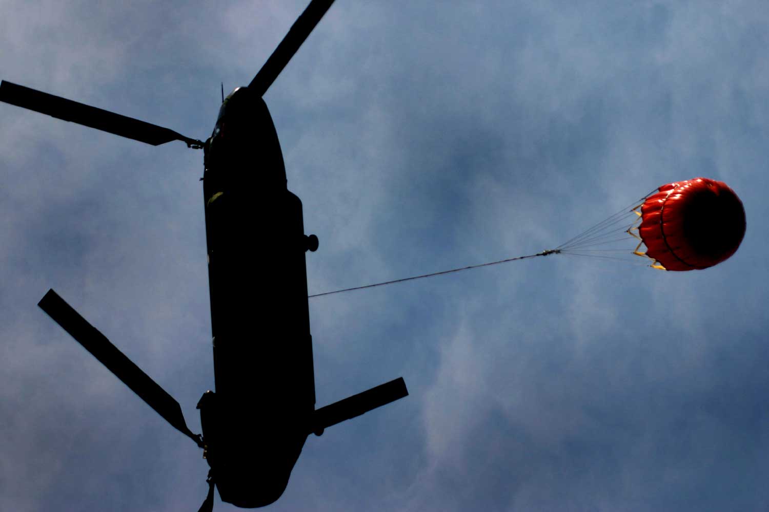 chinook-bucket-blussen-brand