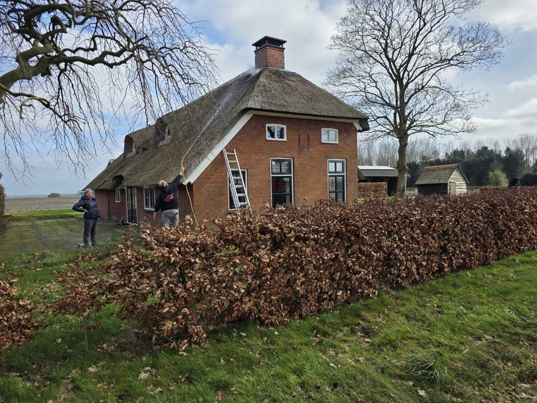 dakbrand-tuinslang-rietgedekt