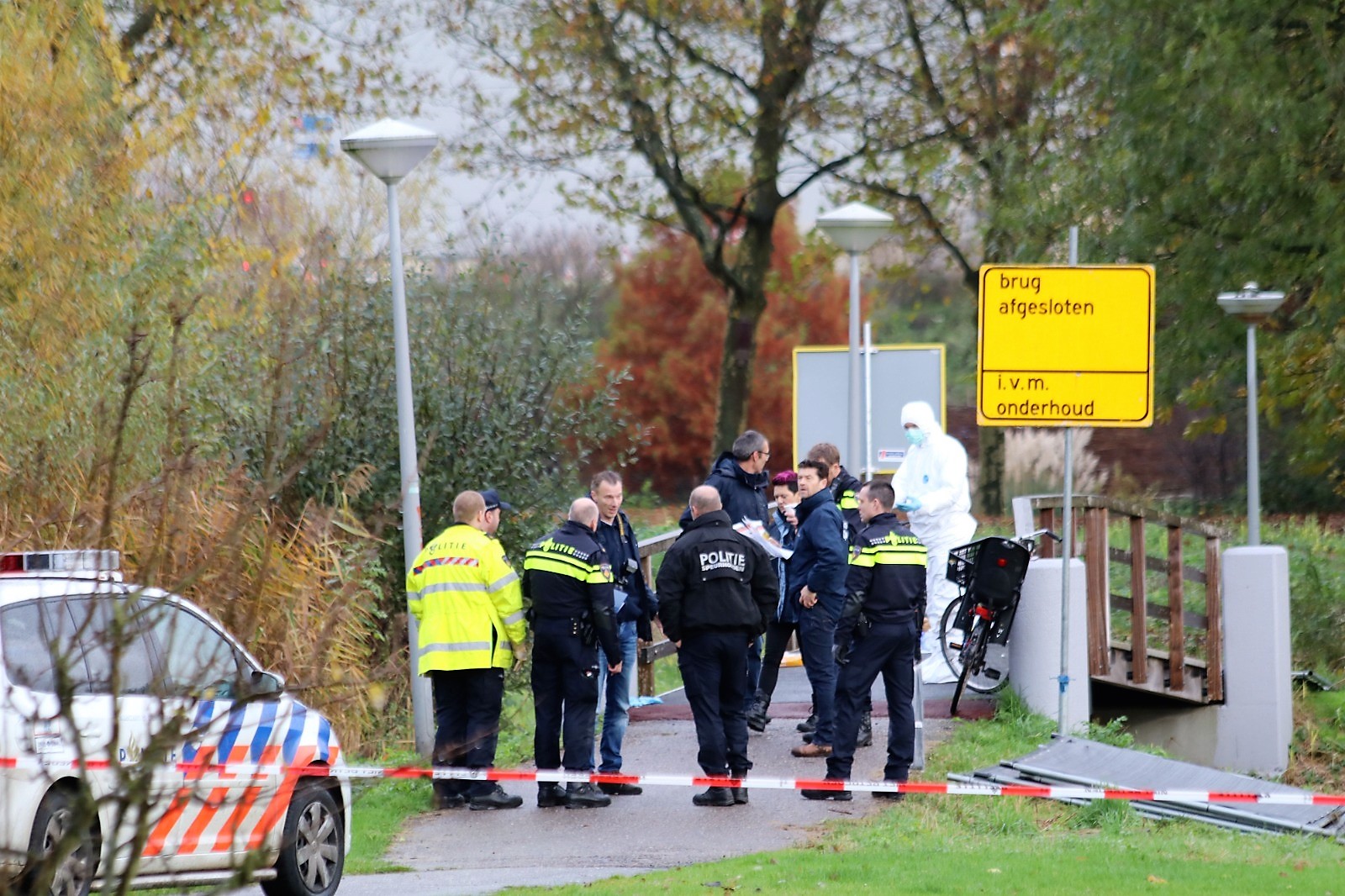 Politie doet onderzoek op plaats misdrijf