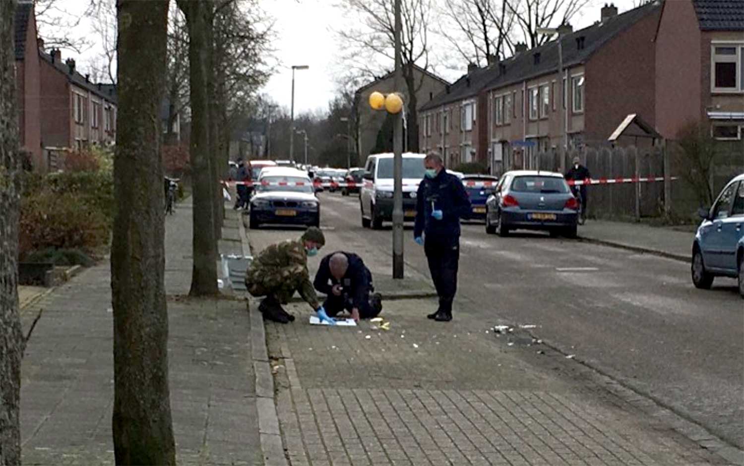 Zelfgemaakt explosief onder auto op Kerstroosstraat aangetroffen