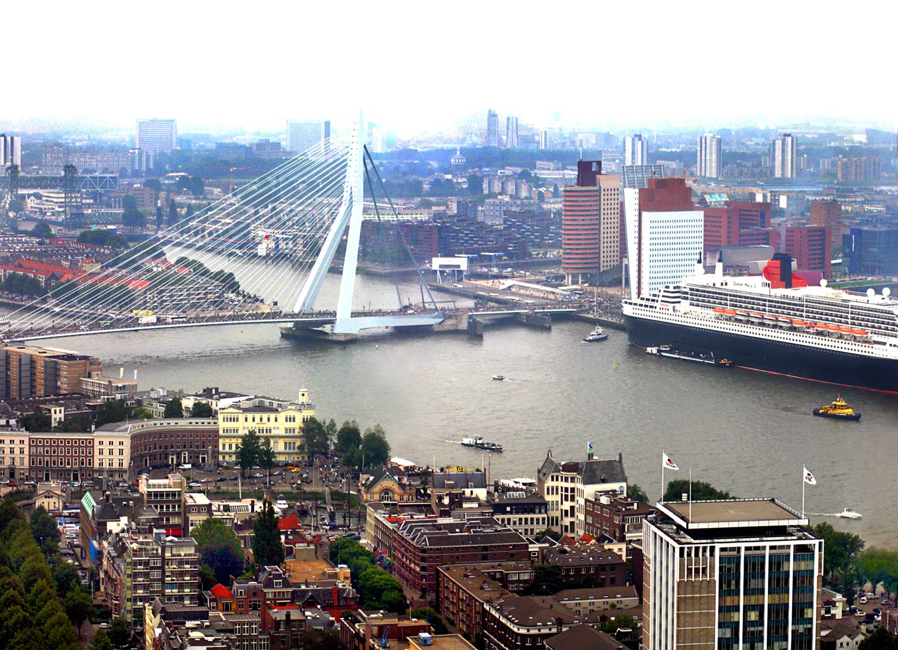 erasmusbrug-luchtfoto-boten