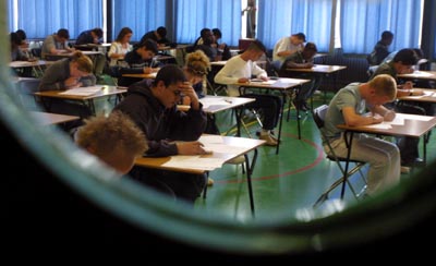 Foto van leerlingen tijdens examen | Archief EHF