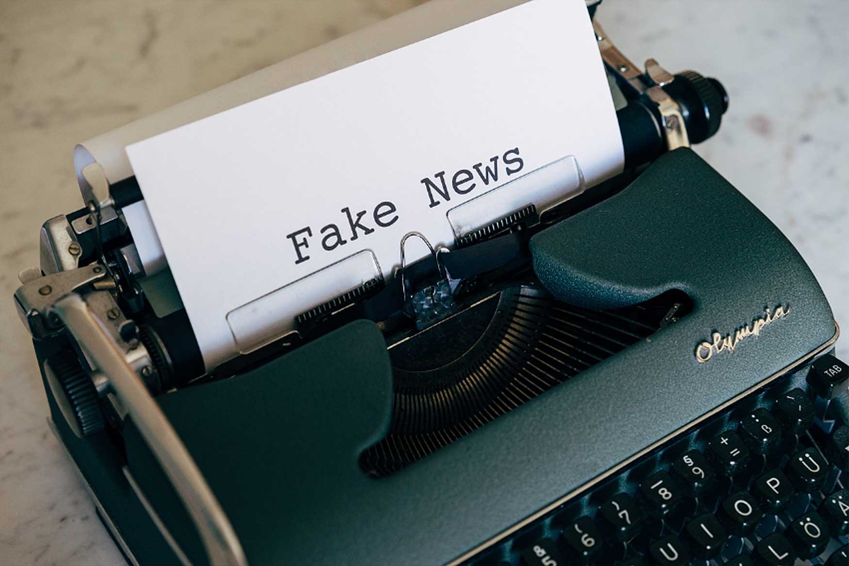 fake-news-typemachine-pers