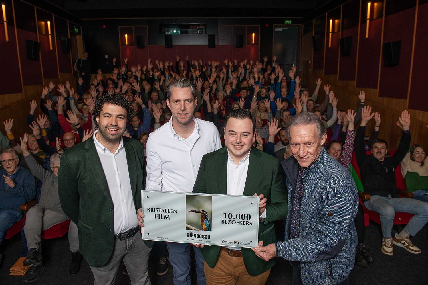 Coen Koopmans, Bas Bakker, Bas Kakes en Jacques van der Neut met de Kristallen Film Award.  