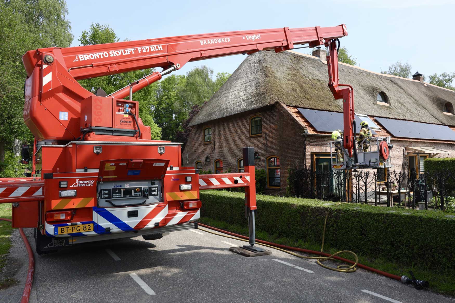 hoogwerker-boerderij-brand