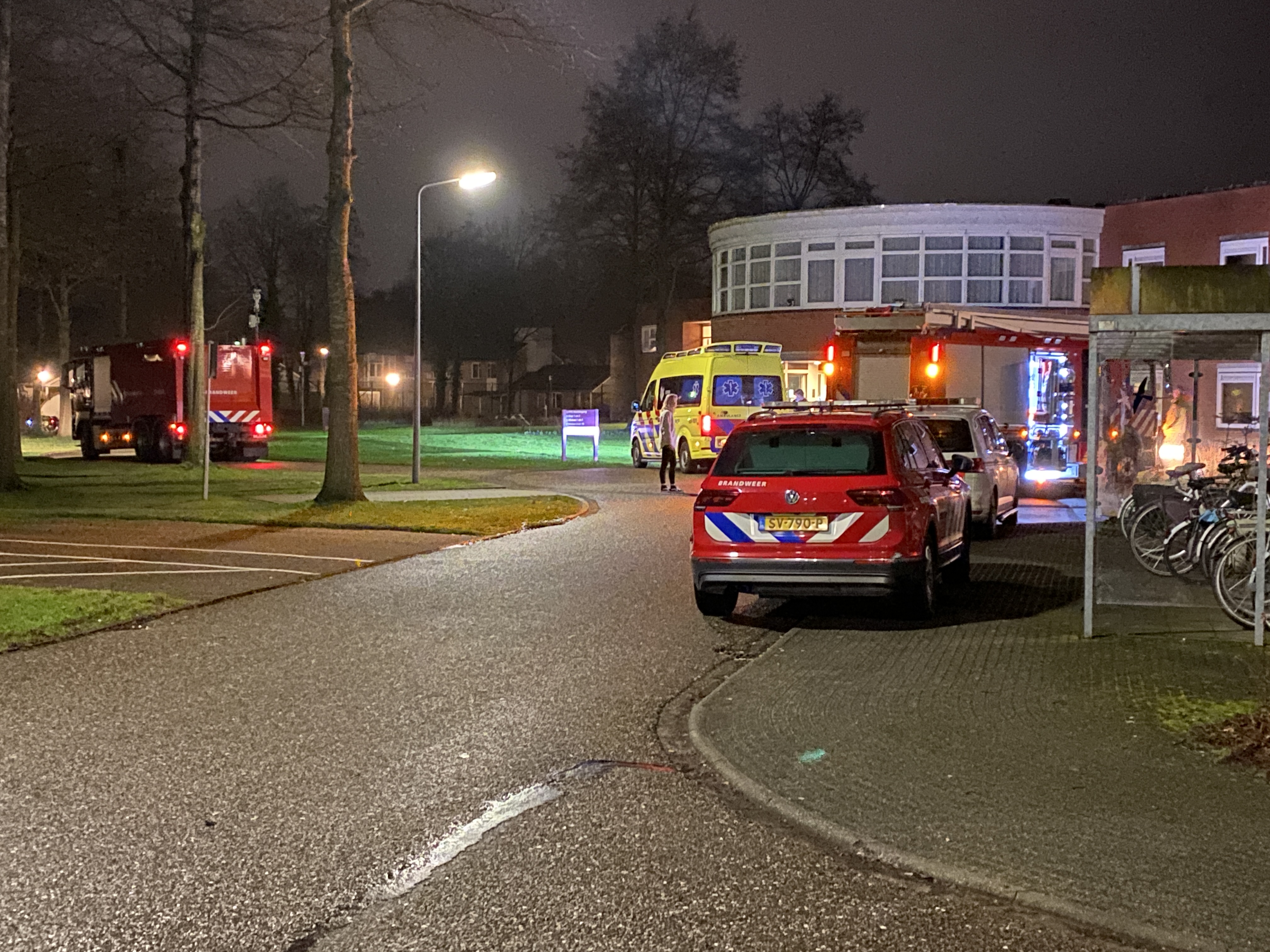 Brandweer en politie bij kliniek