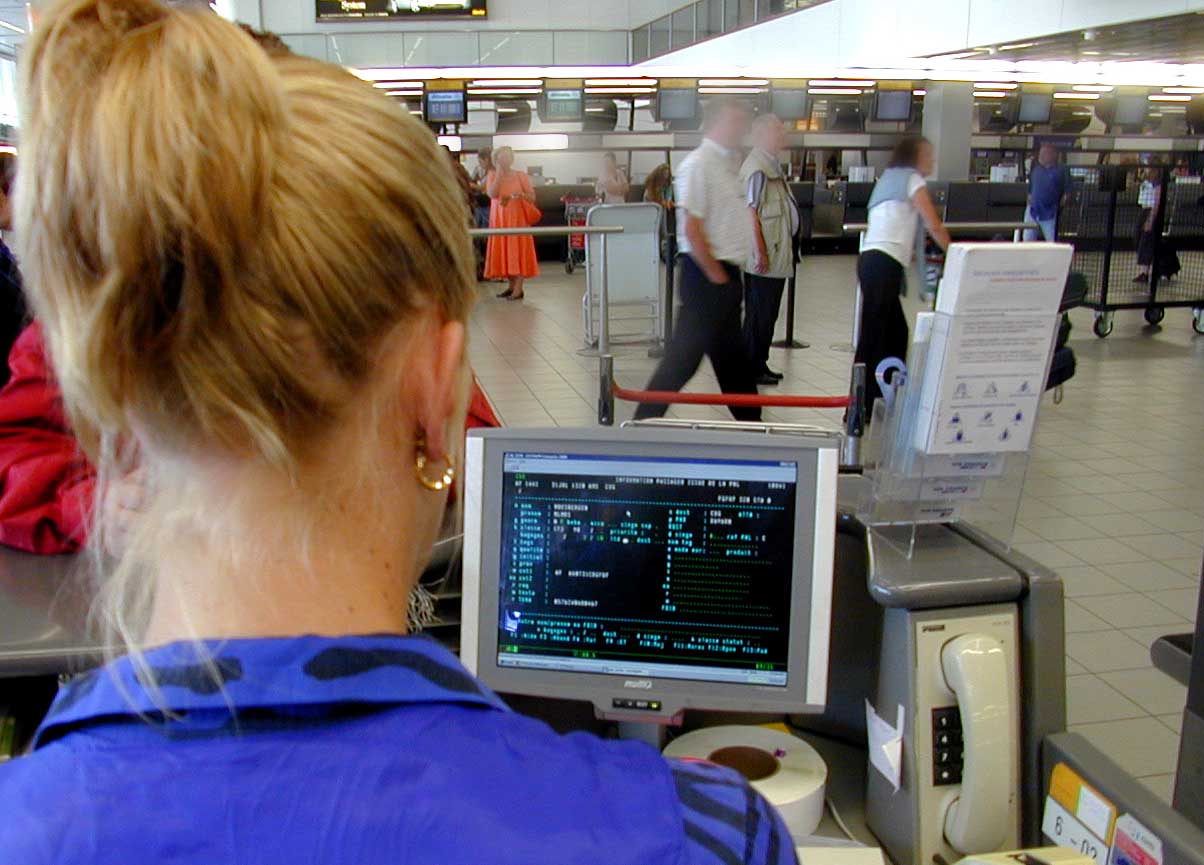 incheckbalie-schiphol-reizigers