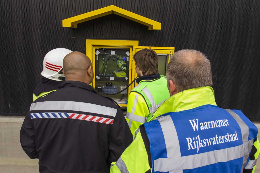 Grootschalige oefeningen hulpdiensten Ketheltunnel nieuwe A4 Schiedam