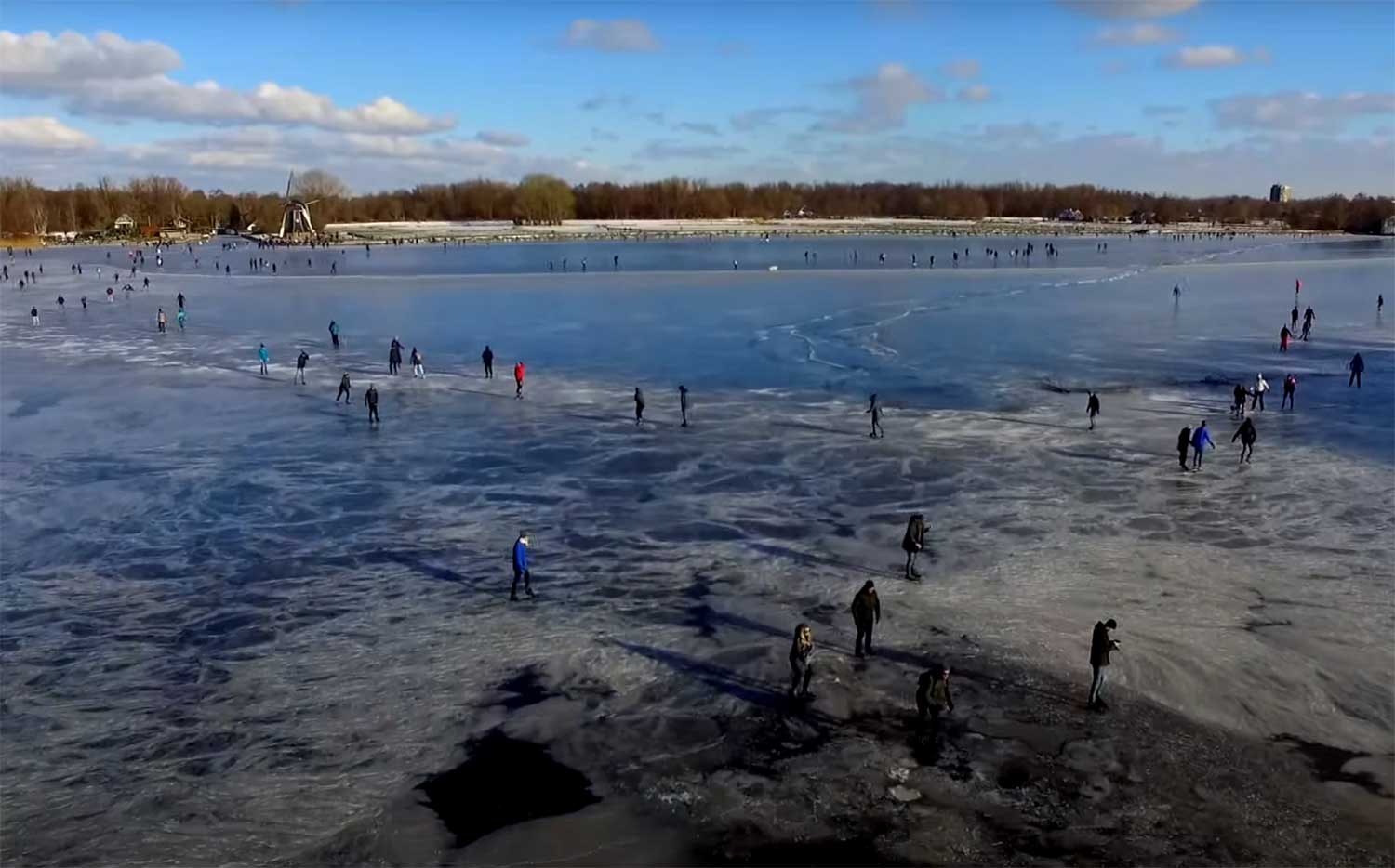 massaal-schaatsen-Paterswoldsemeer