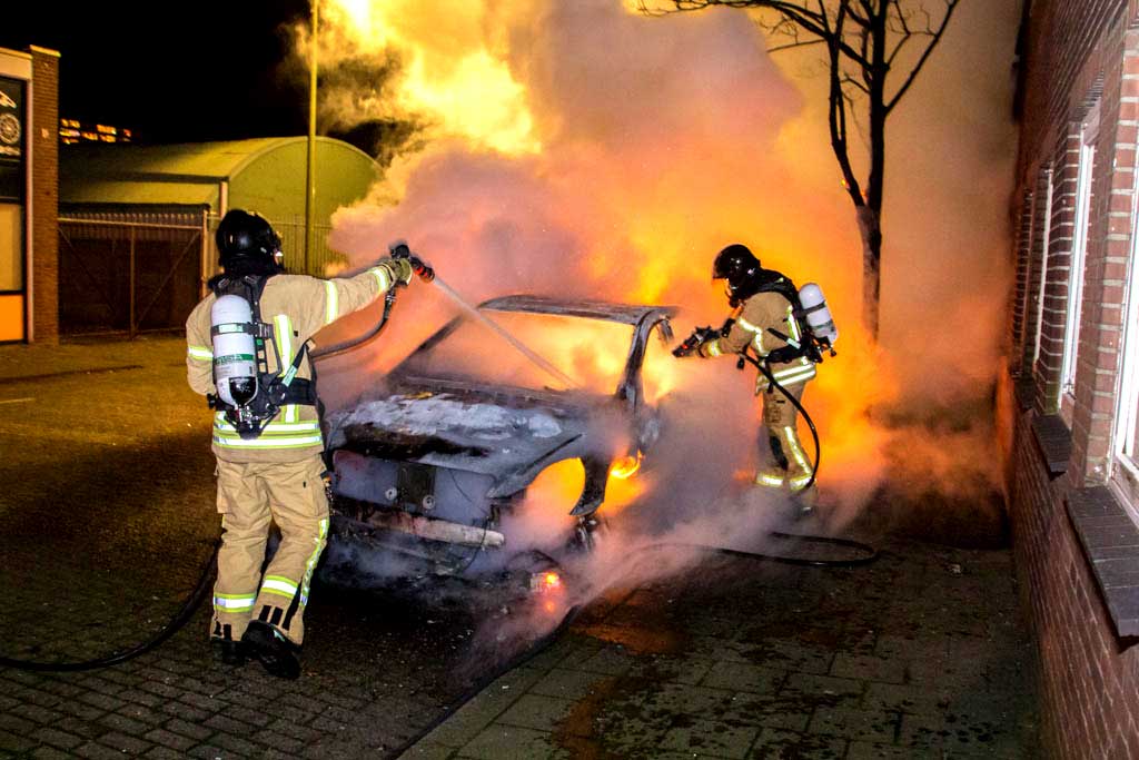 Auto compleet uitgebrand tijdens jaarwisseling Vlaardingen