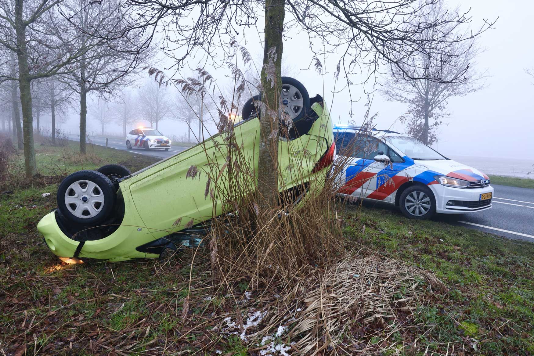 ondersteboven-auto-politieauto