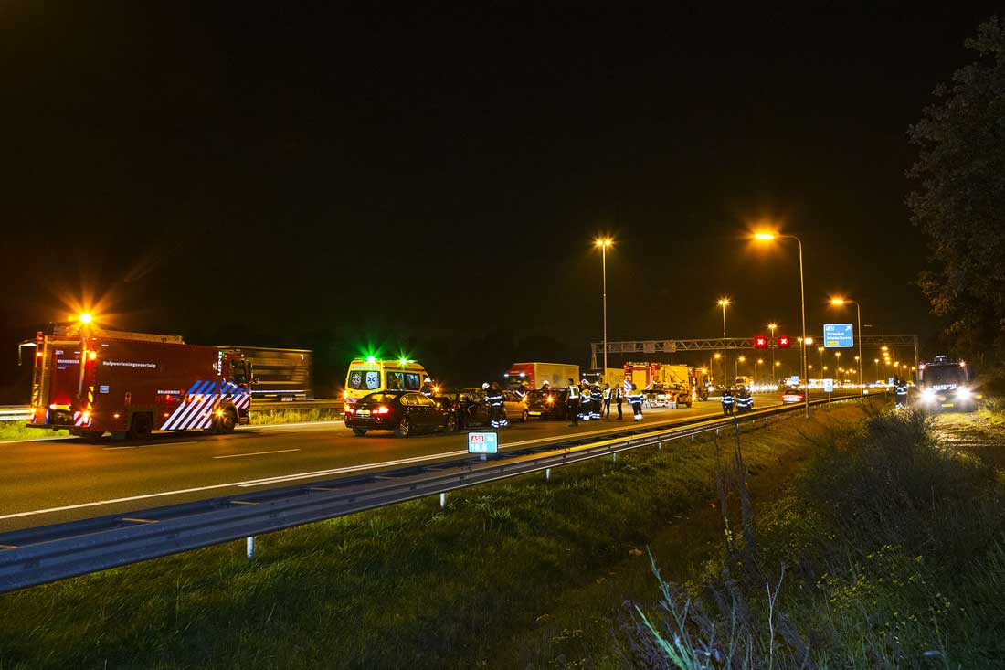 Snelweg A58 dicht na ongeval met 5 voertuigen