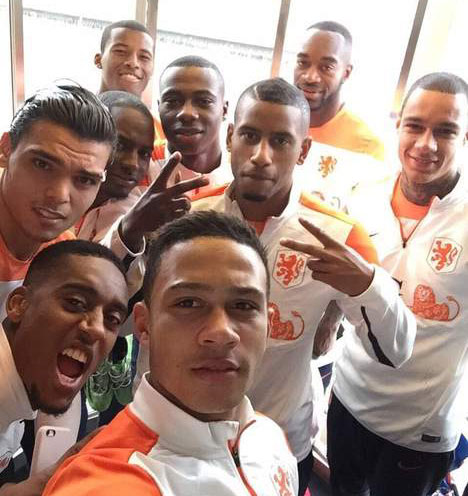 KNVB niet blij met selfie vanLeroy Fer