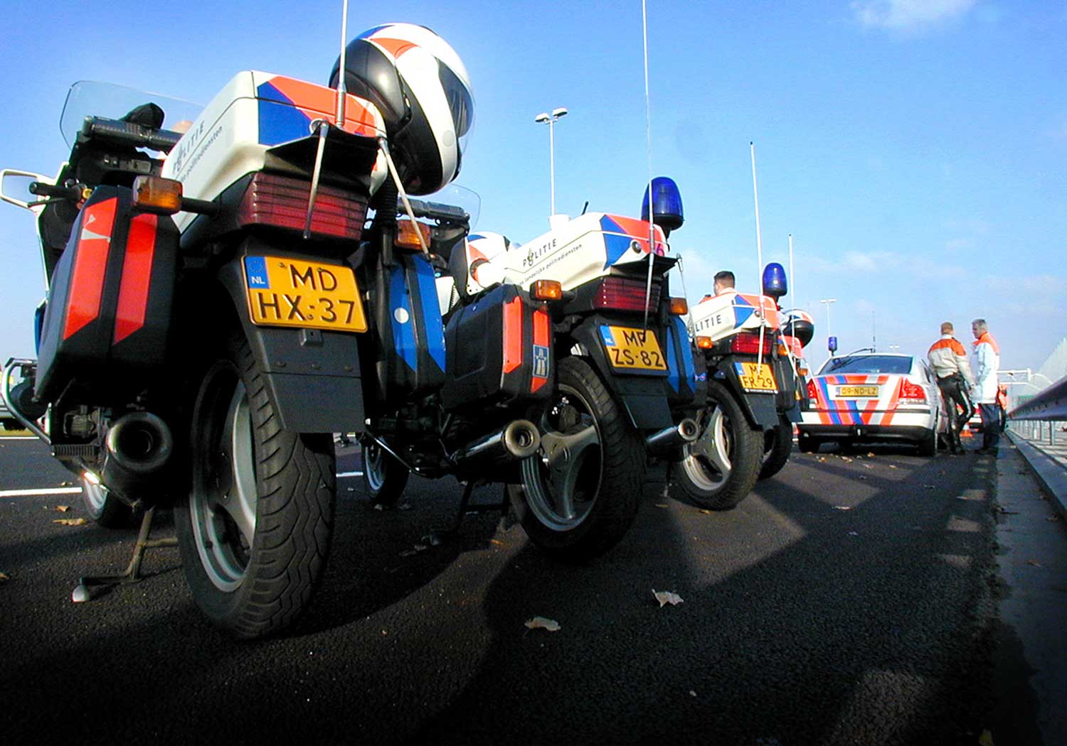 politie-motoren-snelweg-zon