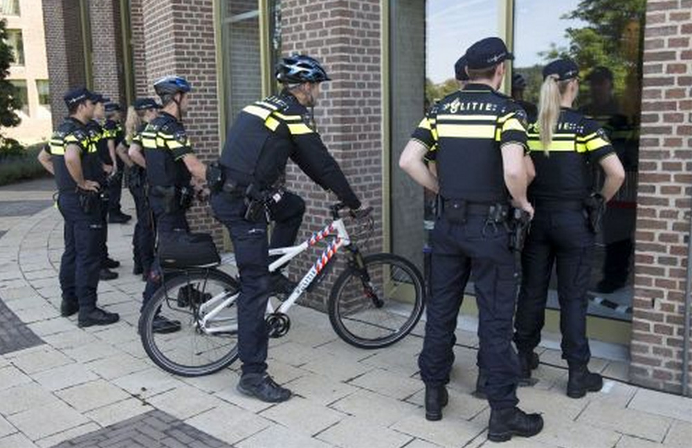 Foto van nieuwe politieuniform | Politie