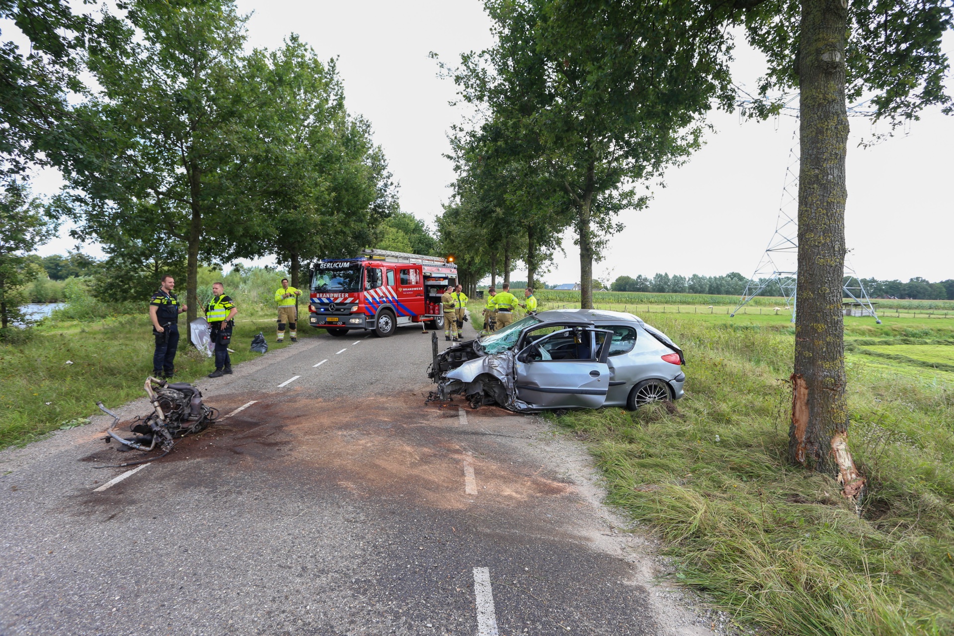 Zwaar beschadigde auto