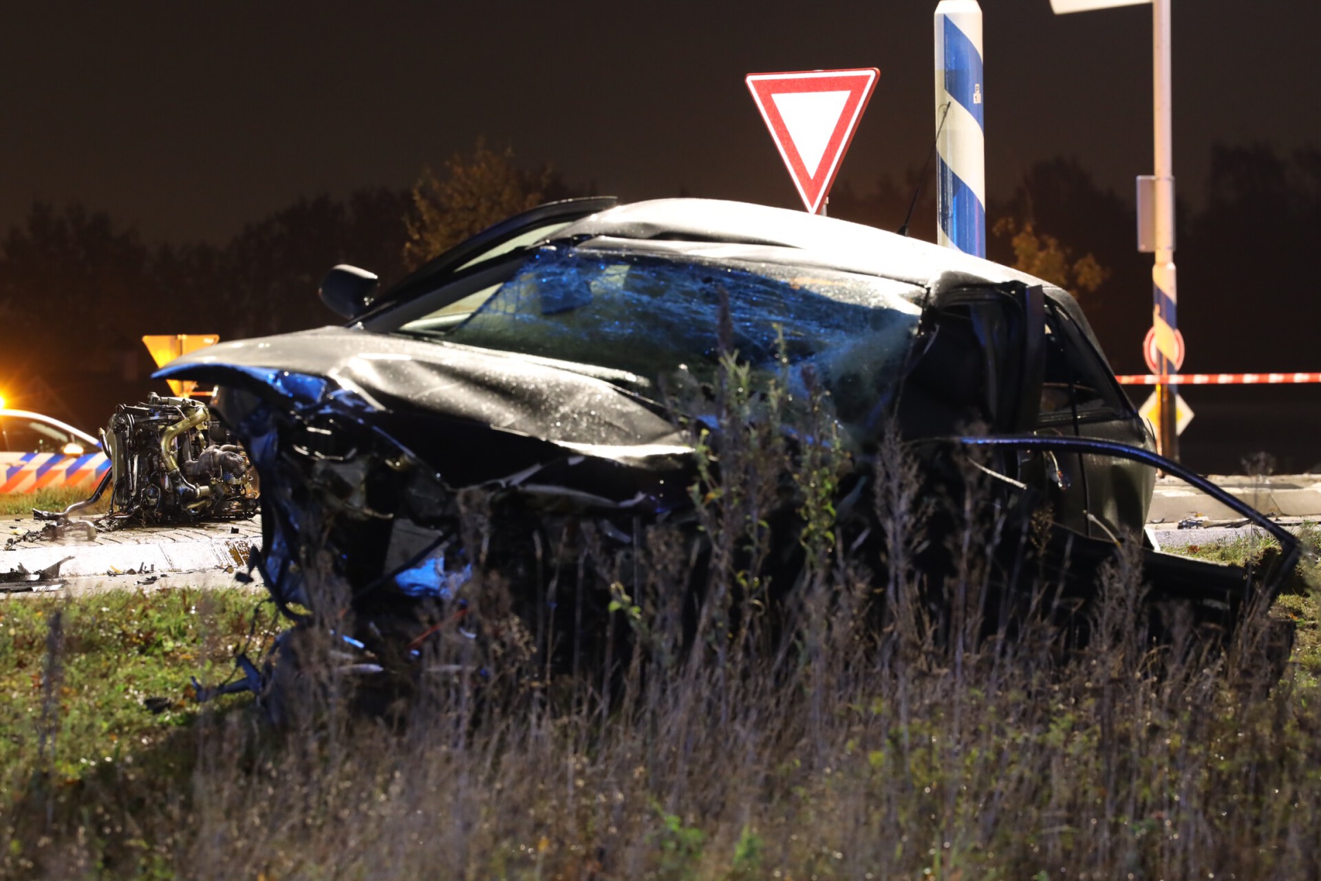 Zwaar beschadigde auto