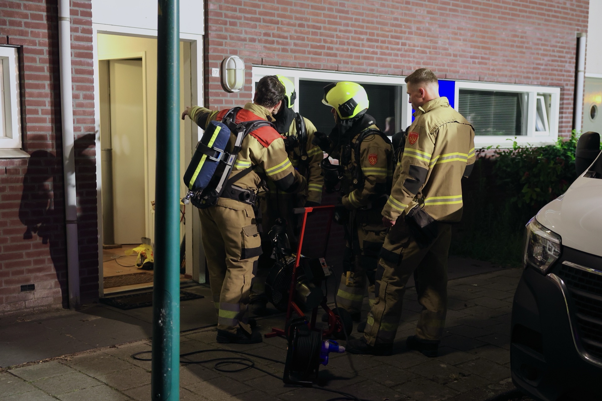 Brandweer ventileert woning