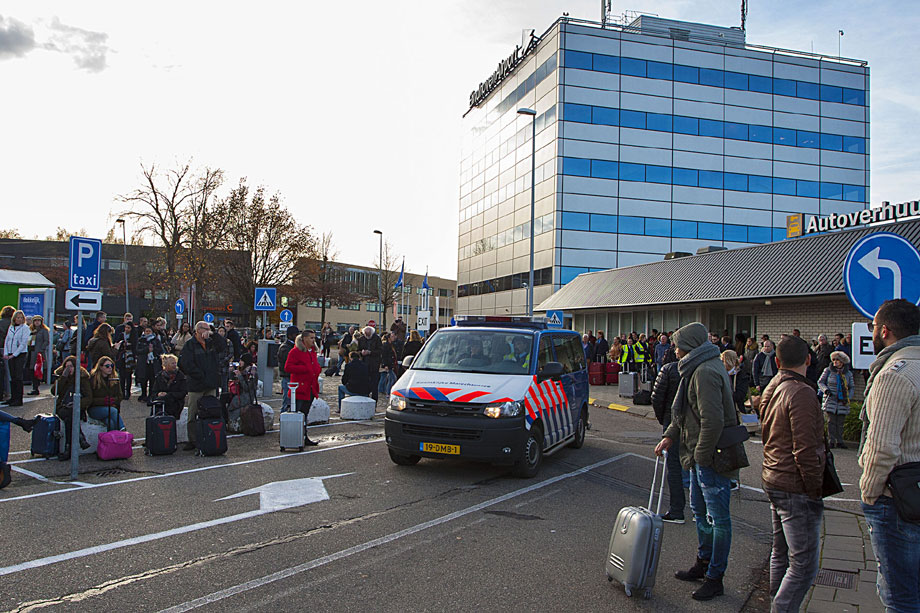 Vliegveld Eindhoven Airport ontruimd vanwege verdachte koffer