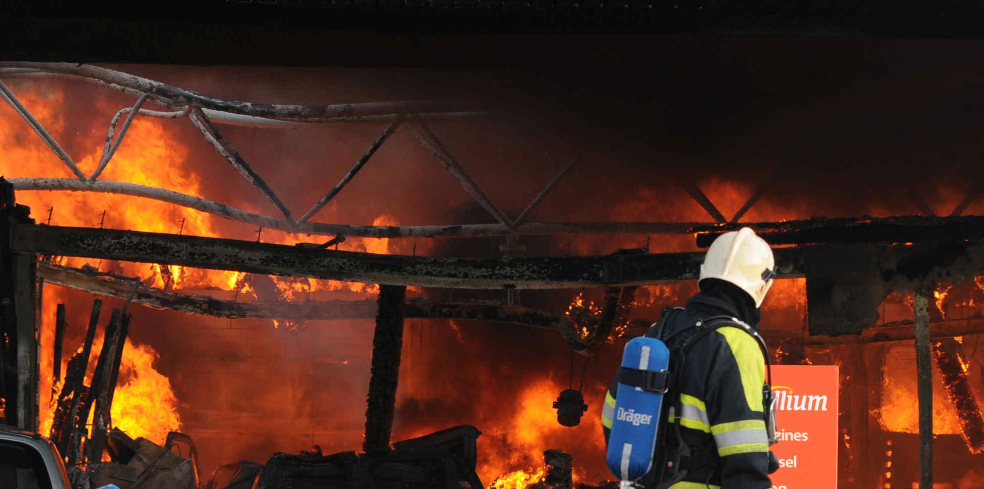 Brand verwoest tankstation langs A12