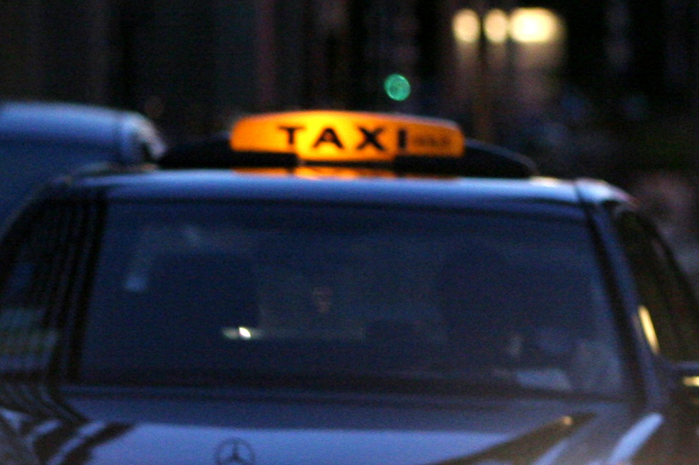 taxi-avond-daklicht