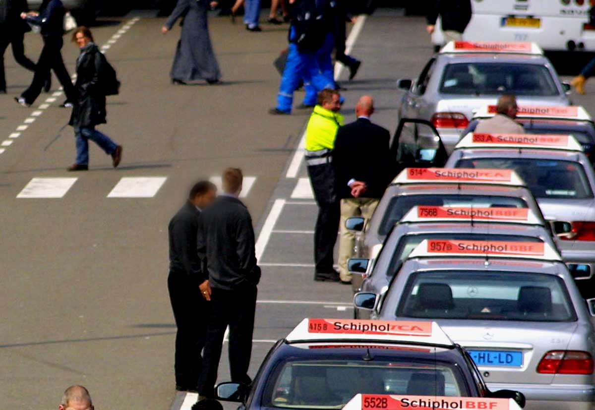 SchipholTaxi moet chauffeurs weer toelaten op standplaats Schiphol