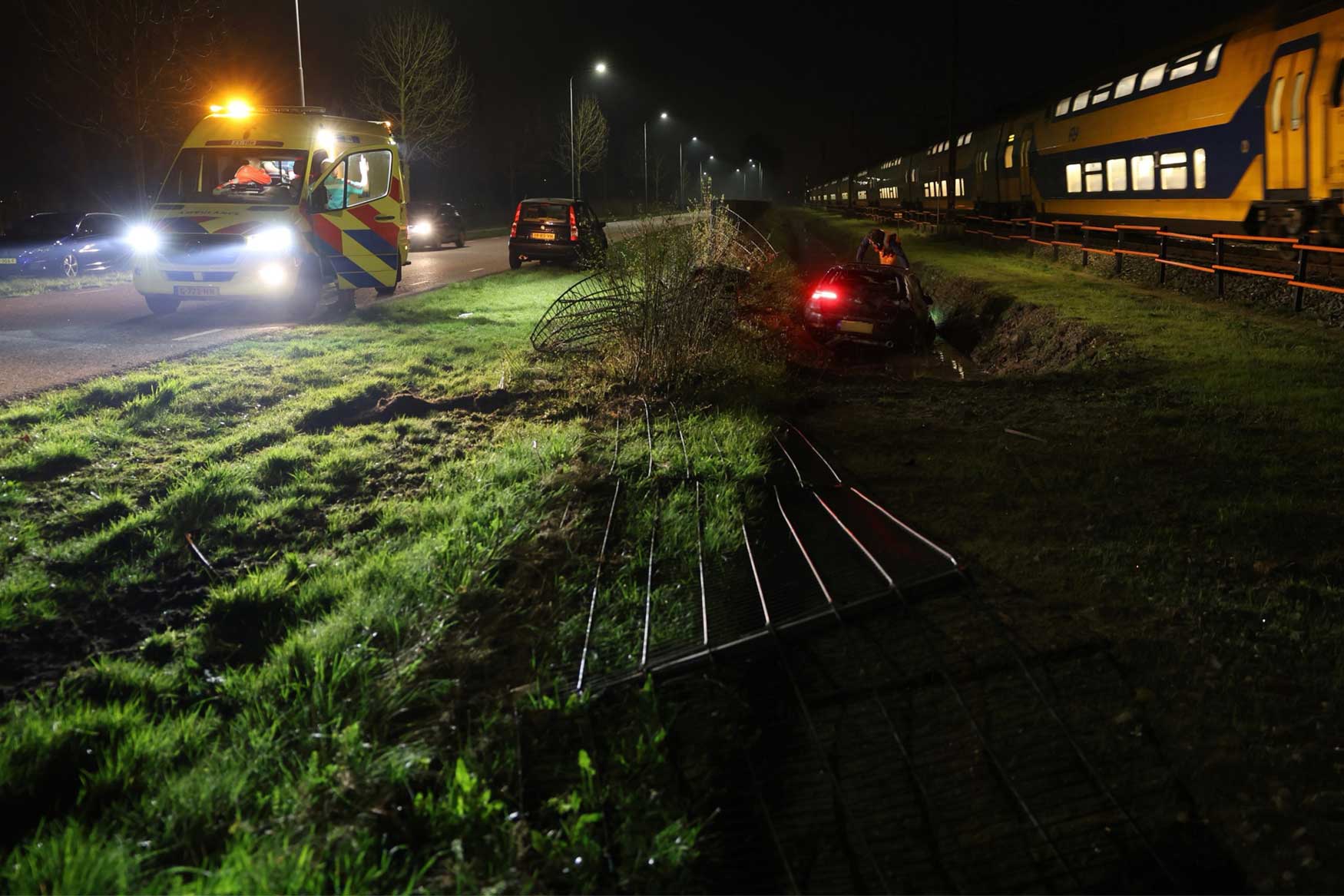 trein-auto-sloot