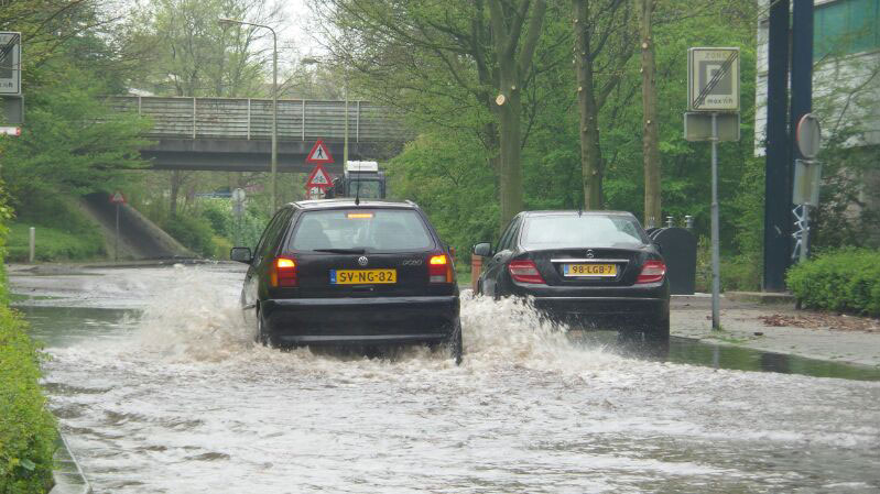 foto van waterballet | Archief Miranda van de Sloot