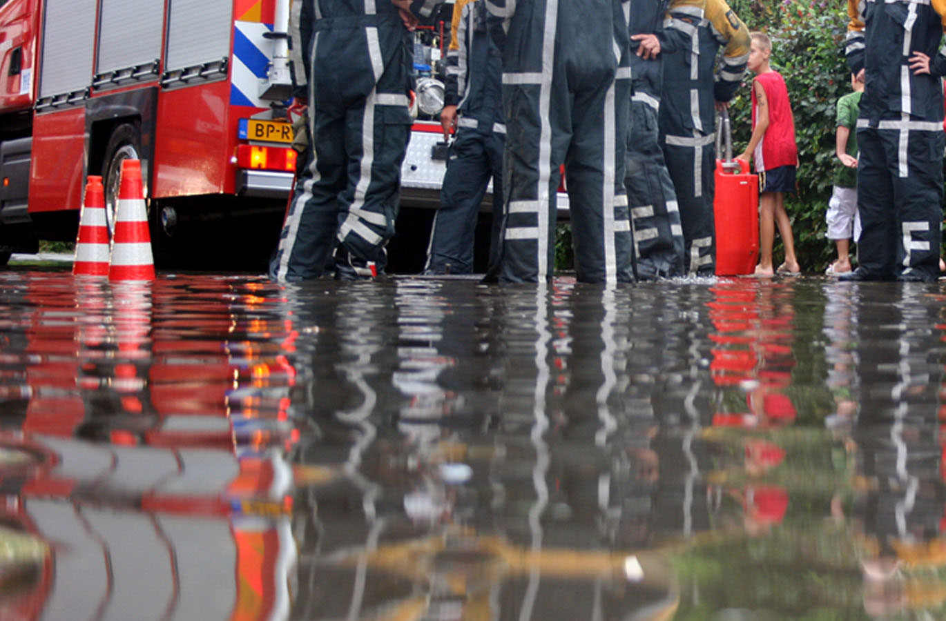 Enkele straten Badhoevedorp blank door leidingbreuk