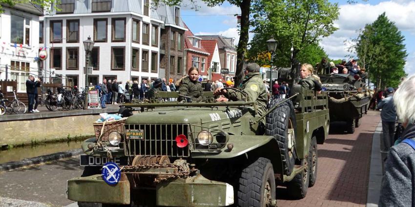 militaire-voertuigen-Bevrijdingsdag-Heerenveen