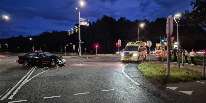 aanrijding-ambulance-kruising-donker