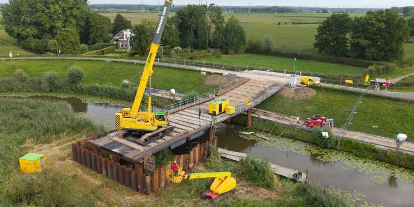 Kraan bezig met berging