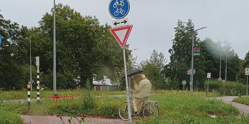paraplu-fietser-herfst-regen
