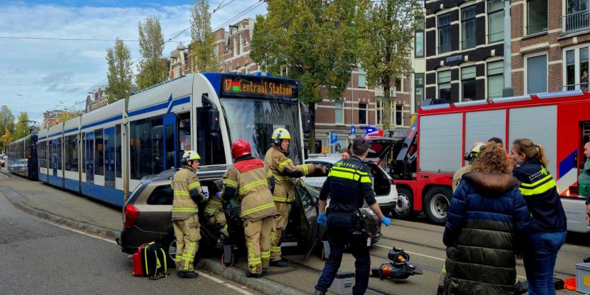 aanrijding-tram-auto-Amsterdam
